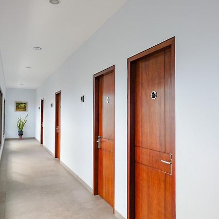 Sans Hotel Rajawali Surabaya By Reddoorz Krembangan Εξωτερικό φωτογραφία