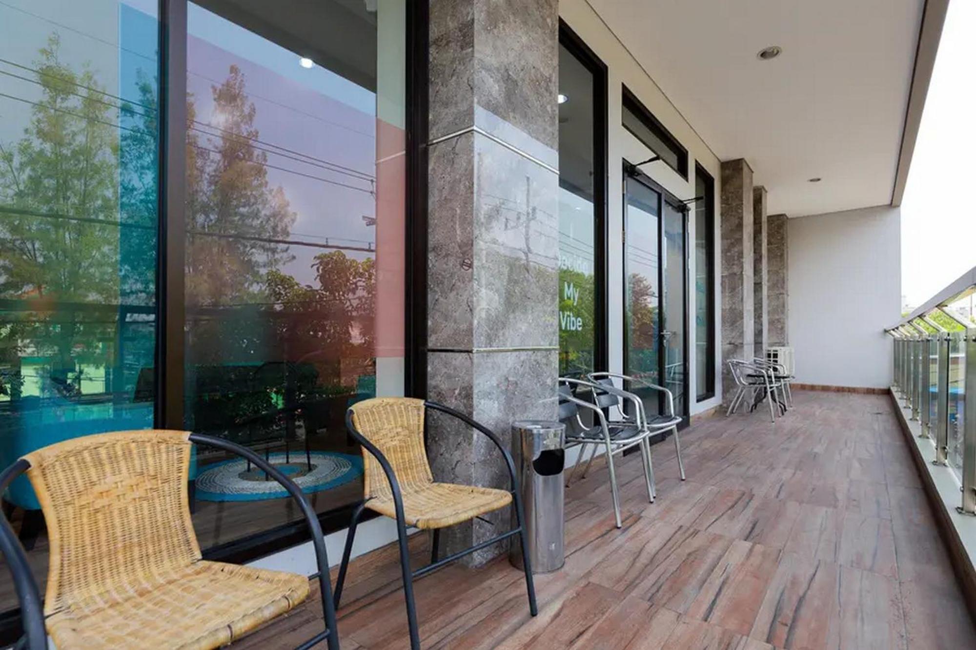 Sans Hotel Rajawali Surabaya By Reddoorz Krembangan Εξωτερικό φωτογραφία