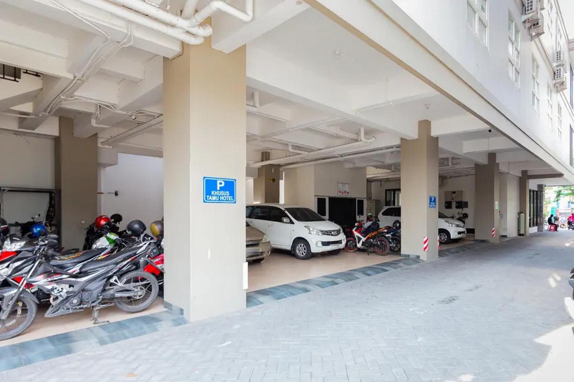 Sans Hotel Rajawali Surabaya By Reddoorz Krembangan Εξωτερικό φωτογραφία