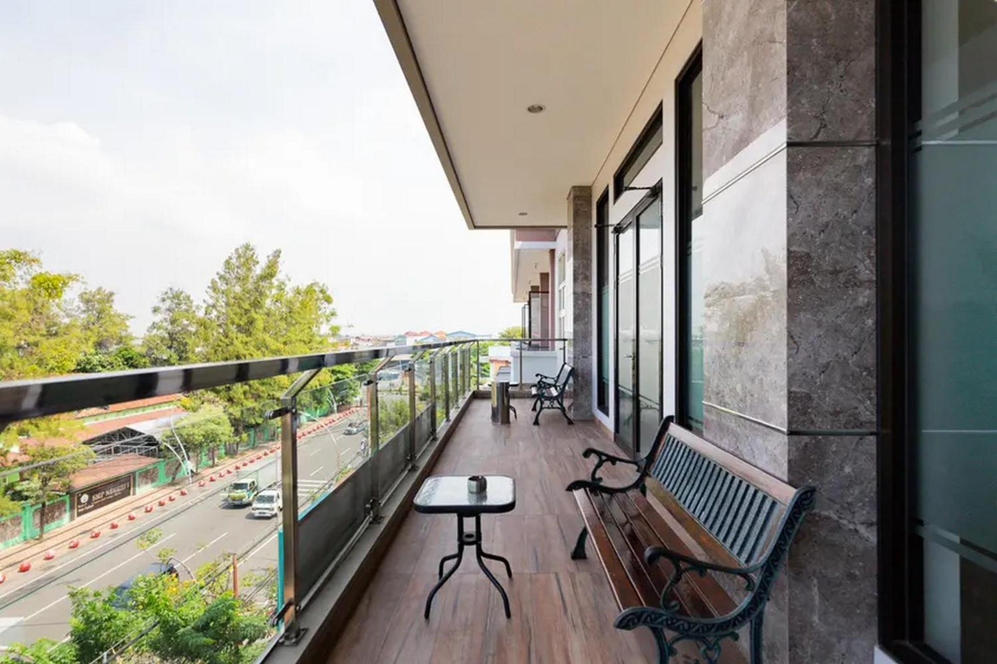 Sans Hotel Rajawali Surabaya By Reddoorz Krembangan Εξωτερικό φωτογραφία