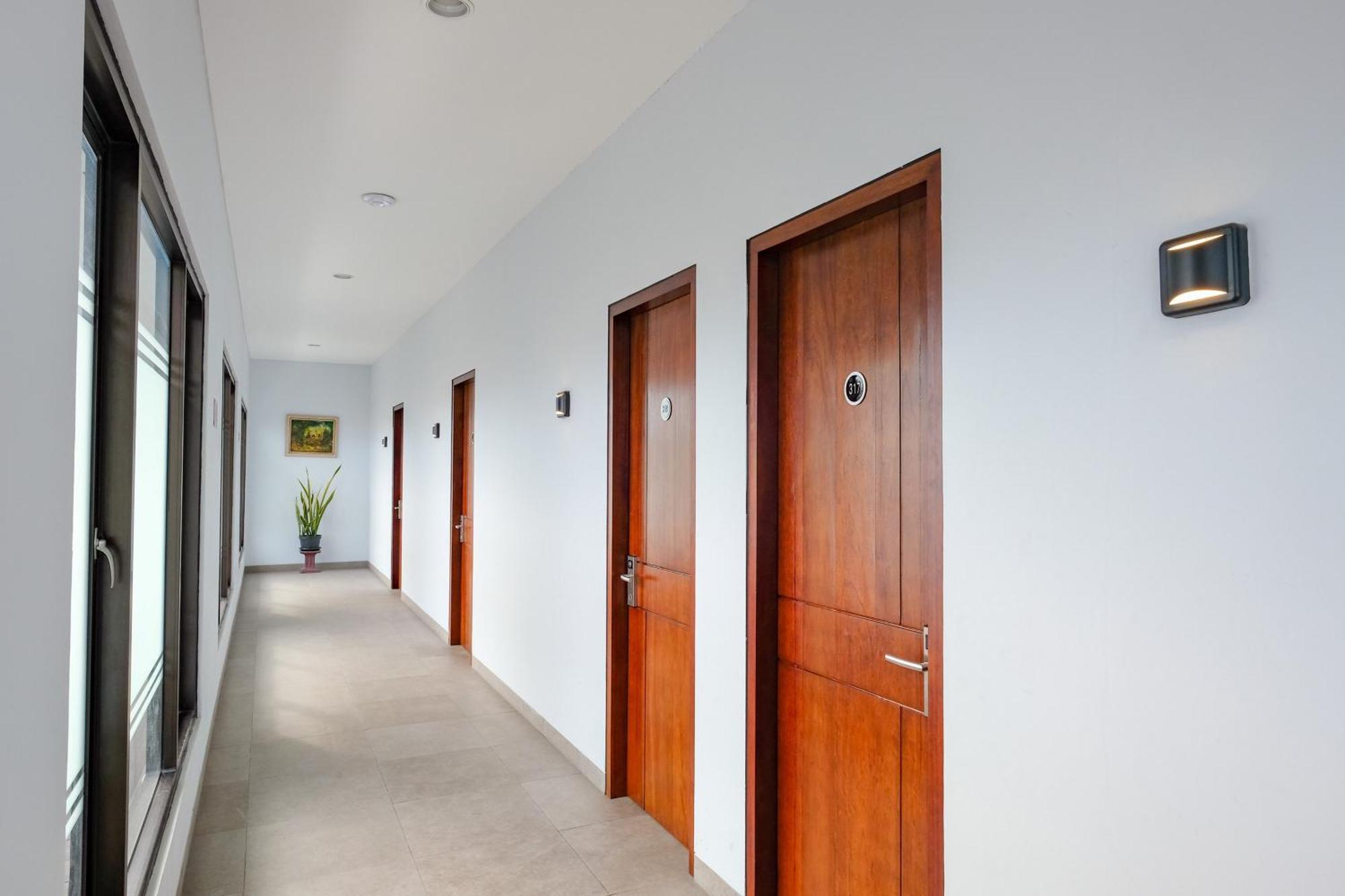 Sans Hotel Rajawali Surabaya By Reddoorz Krembangan Εξωτερικό φωτογραφία
