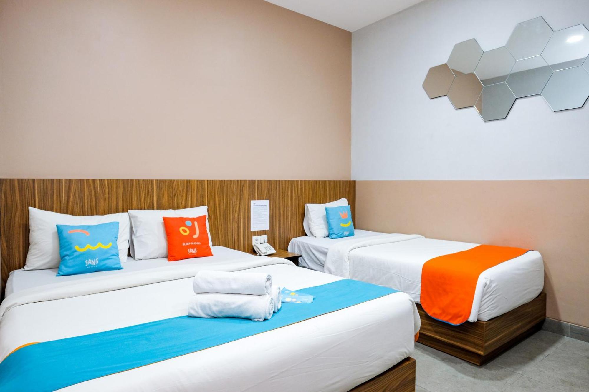 Sans Hotel Rajawali Surabaya By Reddoorz Krembangan Εξωτερικό φωτογραφία