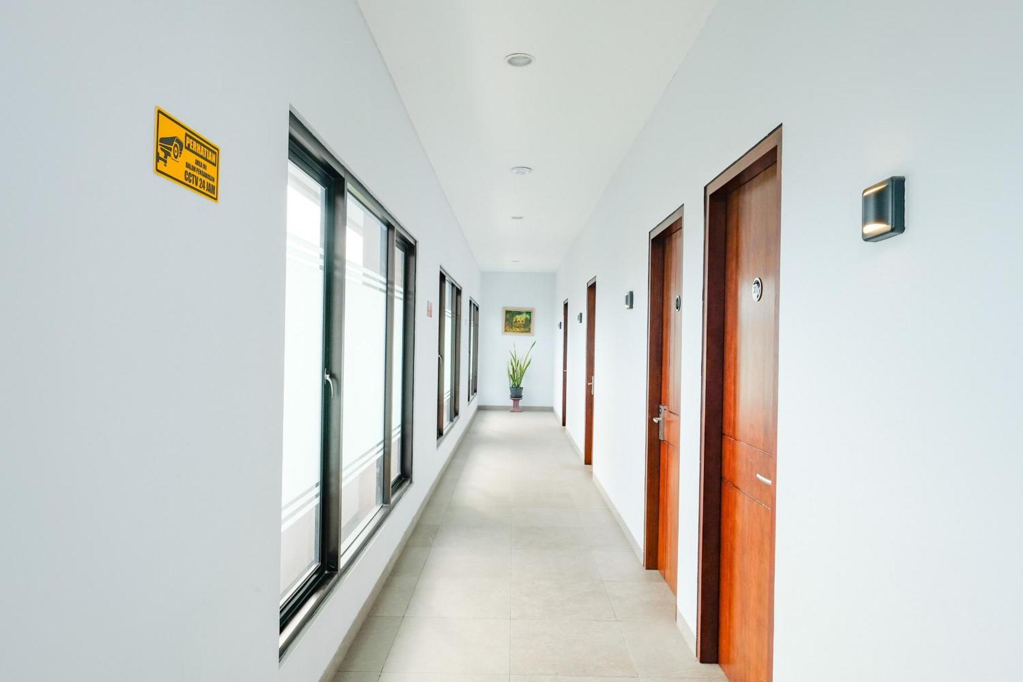 Sans Hotel Rajawali Surabaya By Reddoorz Krembangan Εξωτερικό φωτογραφία