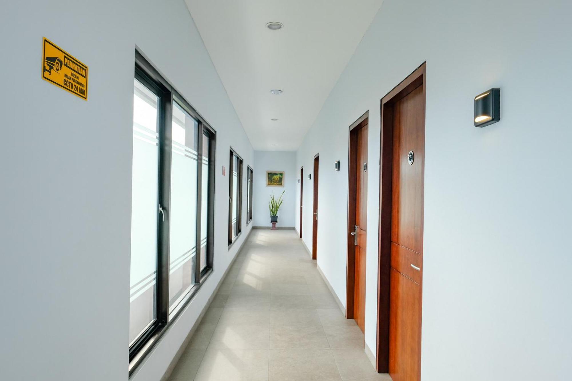 Sans Hotel Rajawali Surabaya By Reddoorz Krembangan Εξωτερικό φωτογραφία
