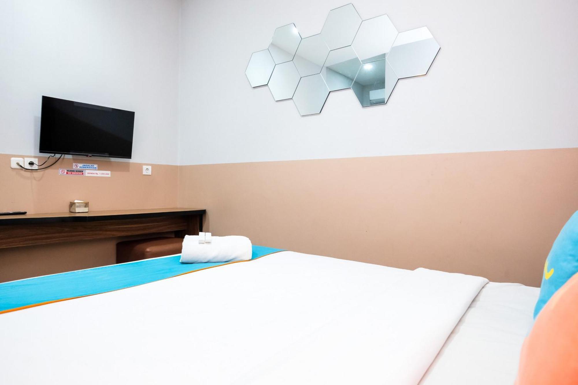 Sans Hotel Rajawali Surabaya By Reddoorz Krembangan Εξωτερικό φωτογραφία
